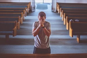 Image of man in church in prayer